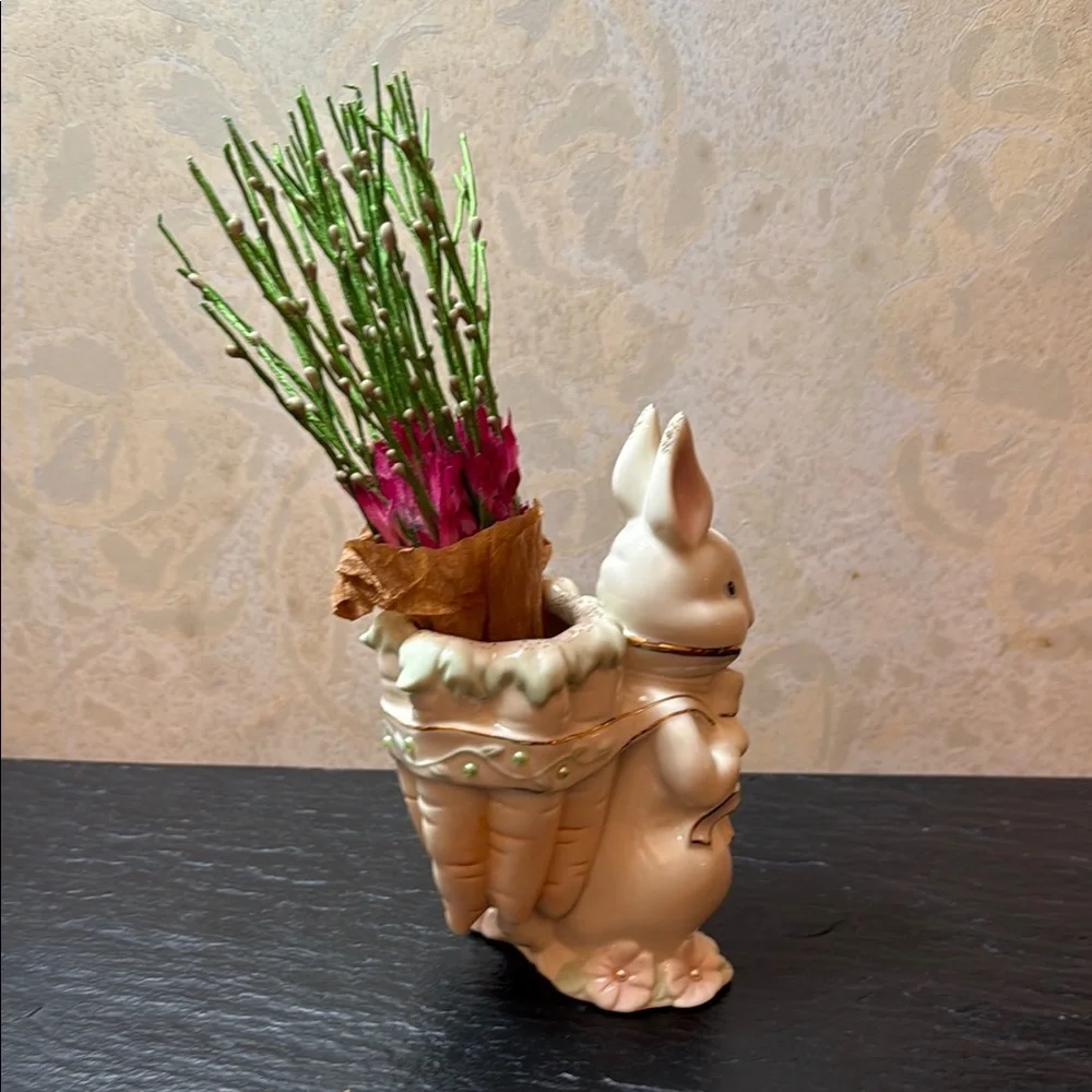 Lenox Petals and Pearls Rabbit Bid Vase.
